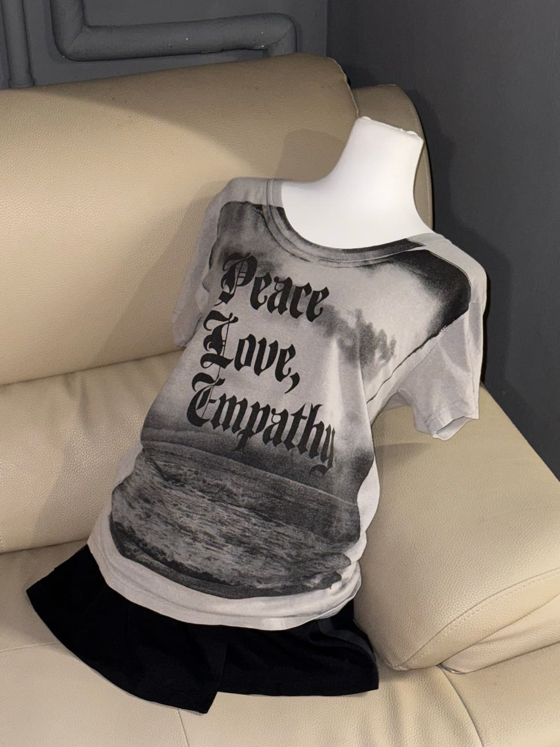 Attachment grunge printing detail top 상품이미지1