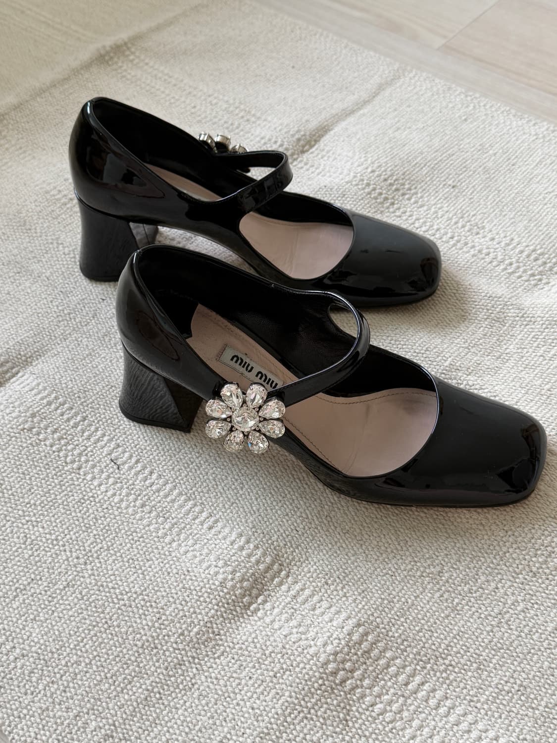 miu miu 크리스탈 플라워 메리제인 구두 상품이미지3