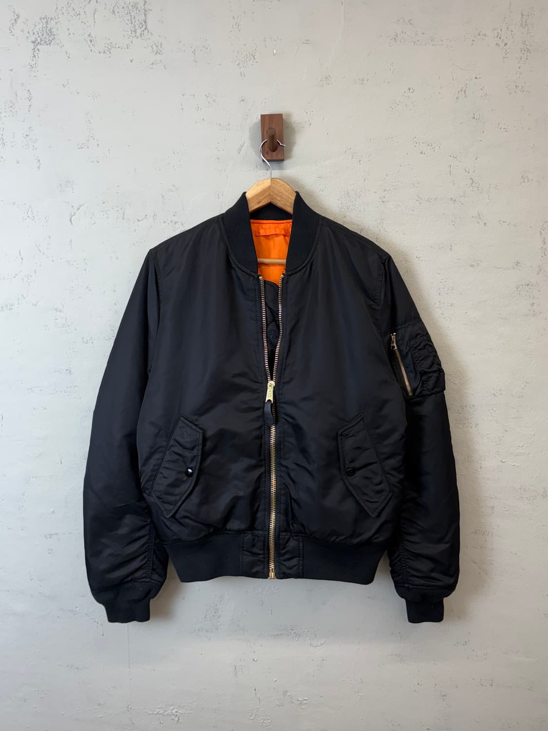 알파인더스트리 MA-1 항공점퍼 블랙 상품이미지1