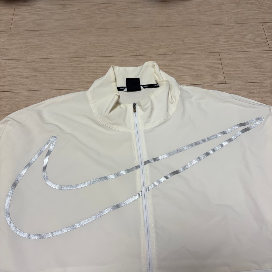 나이키 실버 빅 스우시 아이보리/화이트 바람막이 상품이미지3