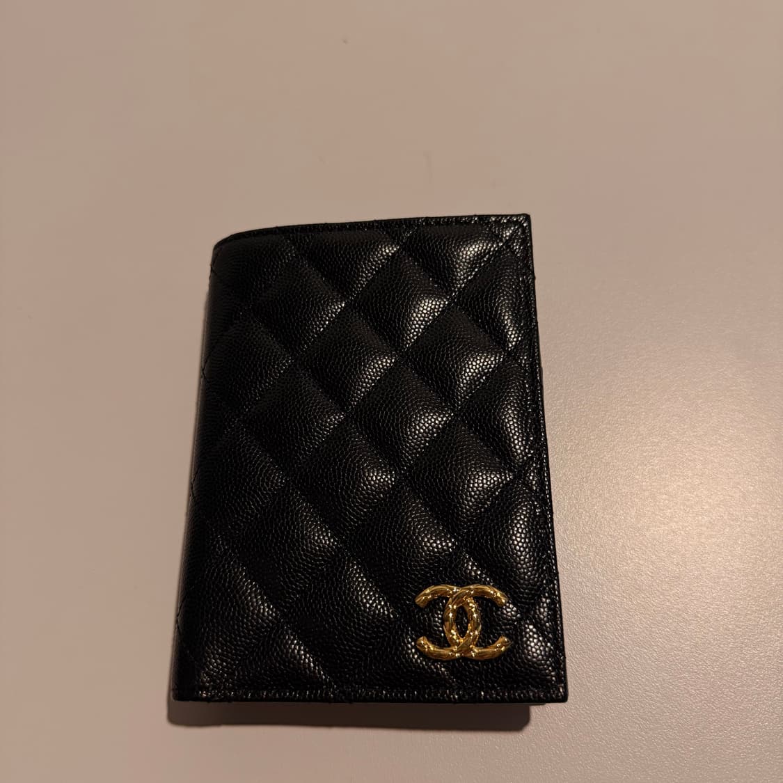 샤넬 골드 로고 캐비어 여권 카드 지갑 블랙 상품이미지2