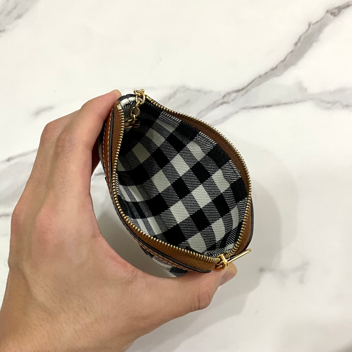 새상품급 셀린느 코인 퍼스 비쉬 파우치 카드지갑 10C662GI2 상품이미지8