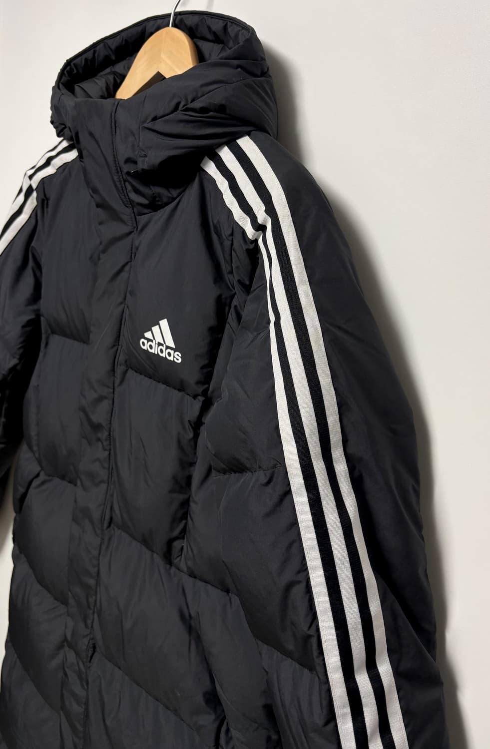 아디다스 3-스트라이프 레귤러 핏 롱 다운 패딩 상품이미지3