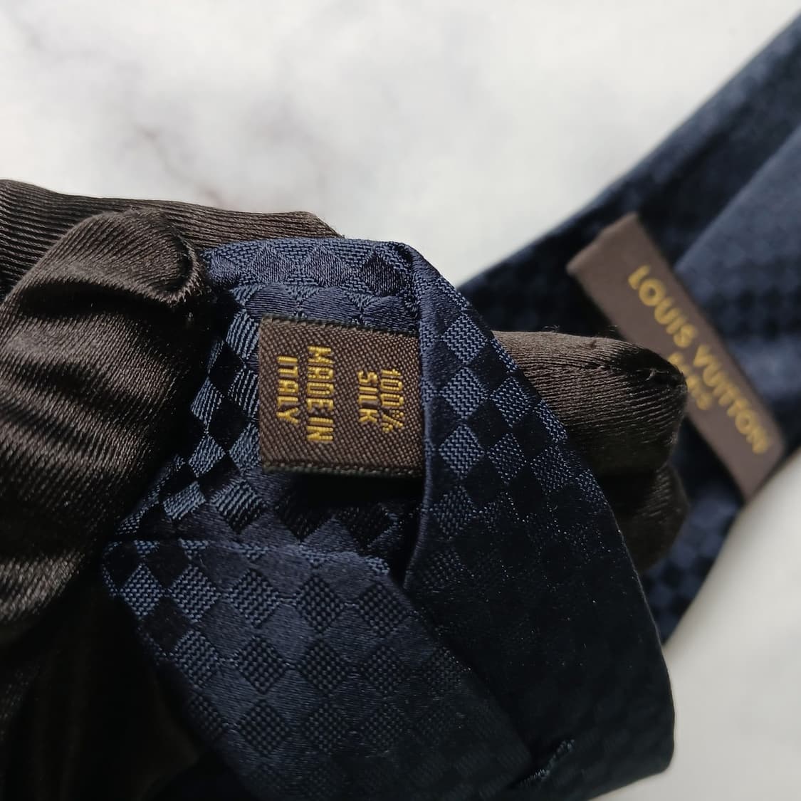 루이비통 실크 네이비 다미에 패턴 넥타이 8cm A+등급 E921
 상품이미지10