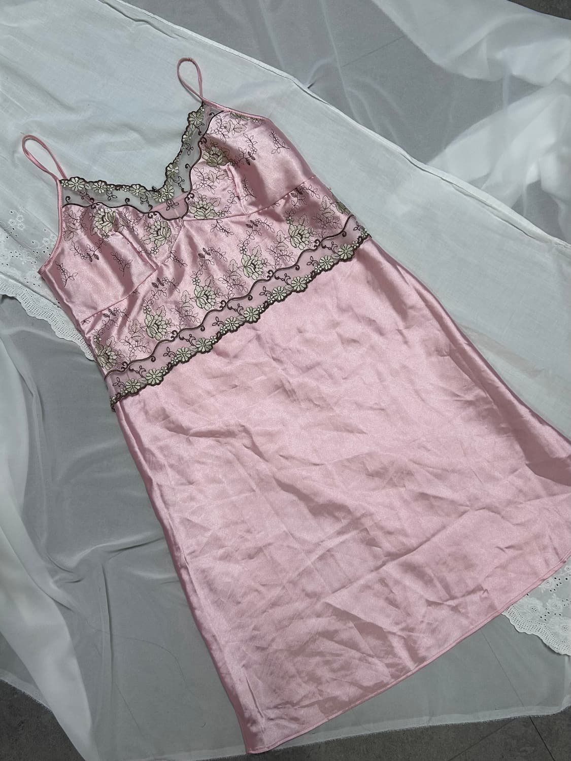 리즈리사st 고급스러운 베이비핑크 꽃무늬 실크 레이스 슬립 새상품  상품이미지4