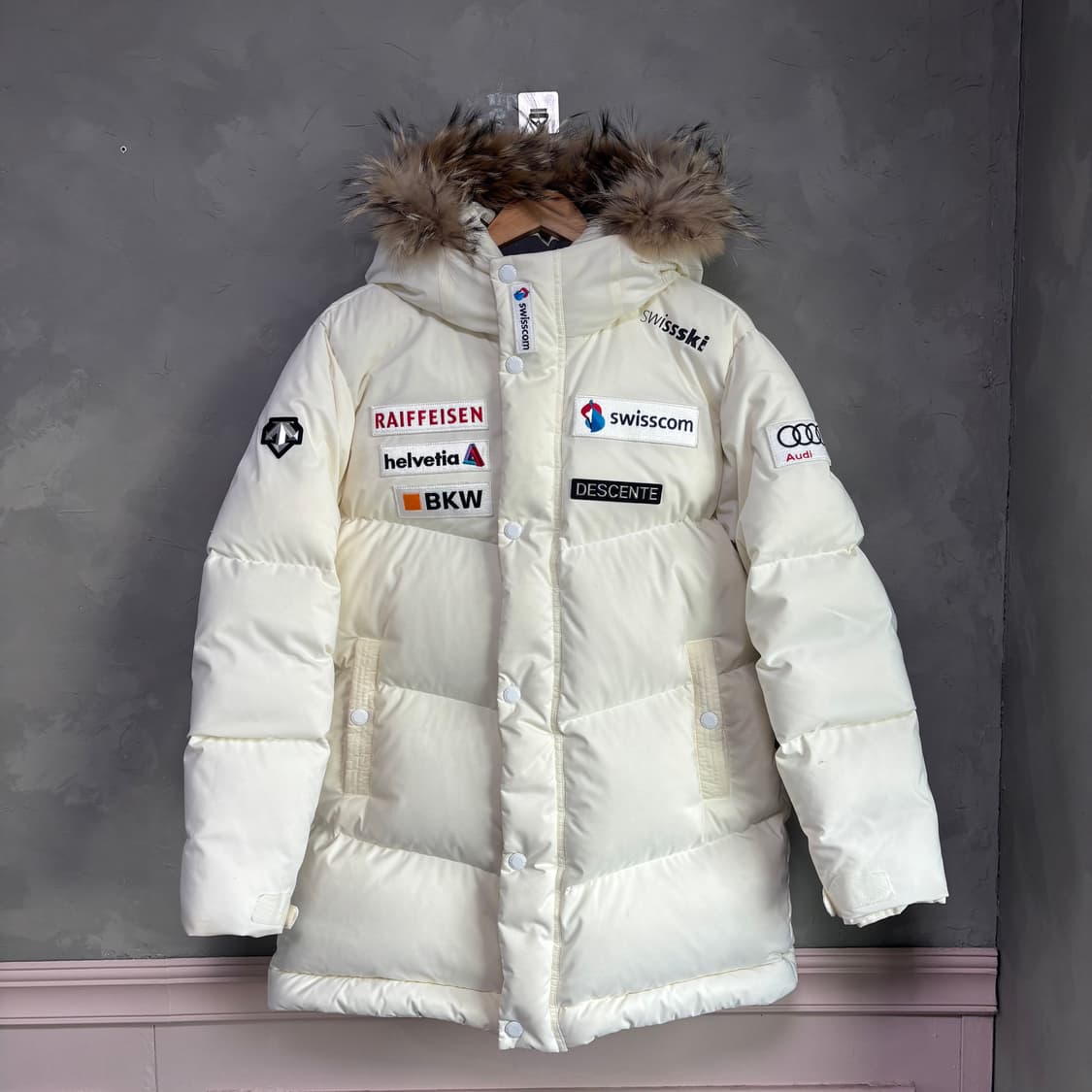데상트 아우디 스위스 스키팀 덕다운 패딩 화이트 상품이미지1