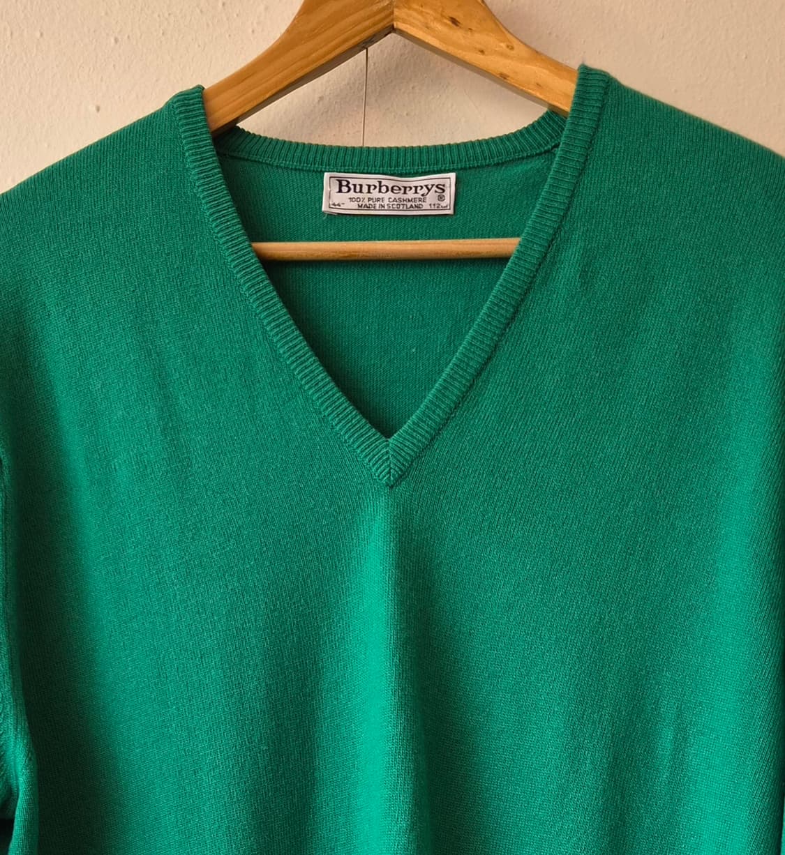 버버리 남성 캐시미어 브이넥니트 상품이미지2
