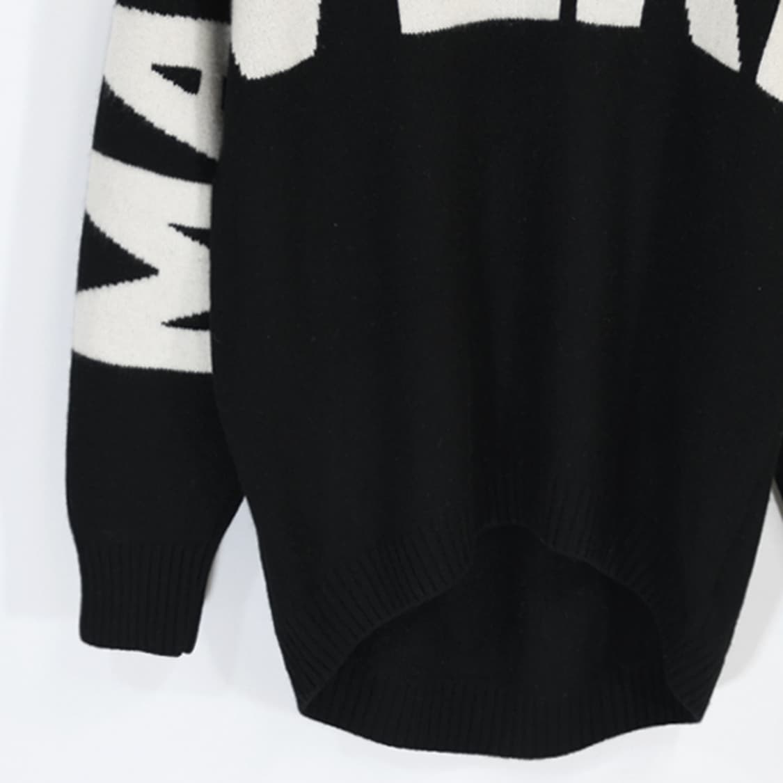 Maison Maverick Presents 블랙로고울니트 상품이미지4