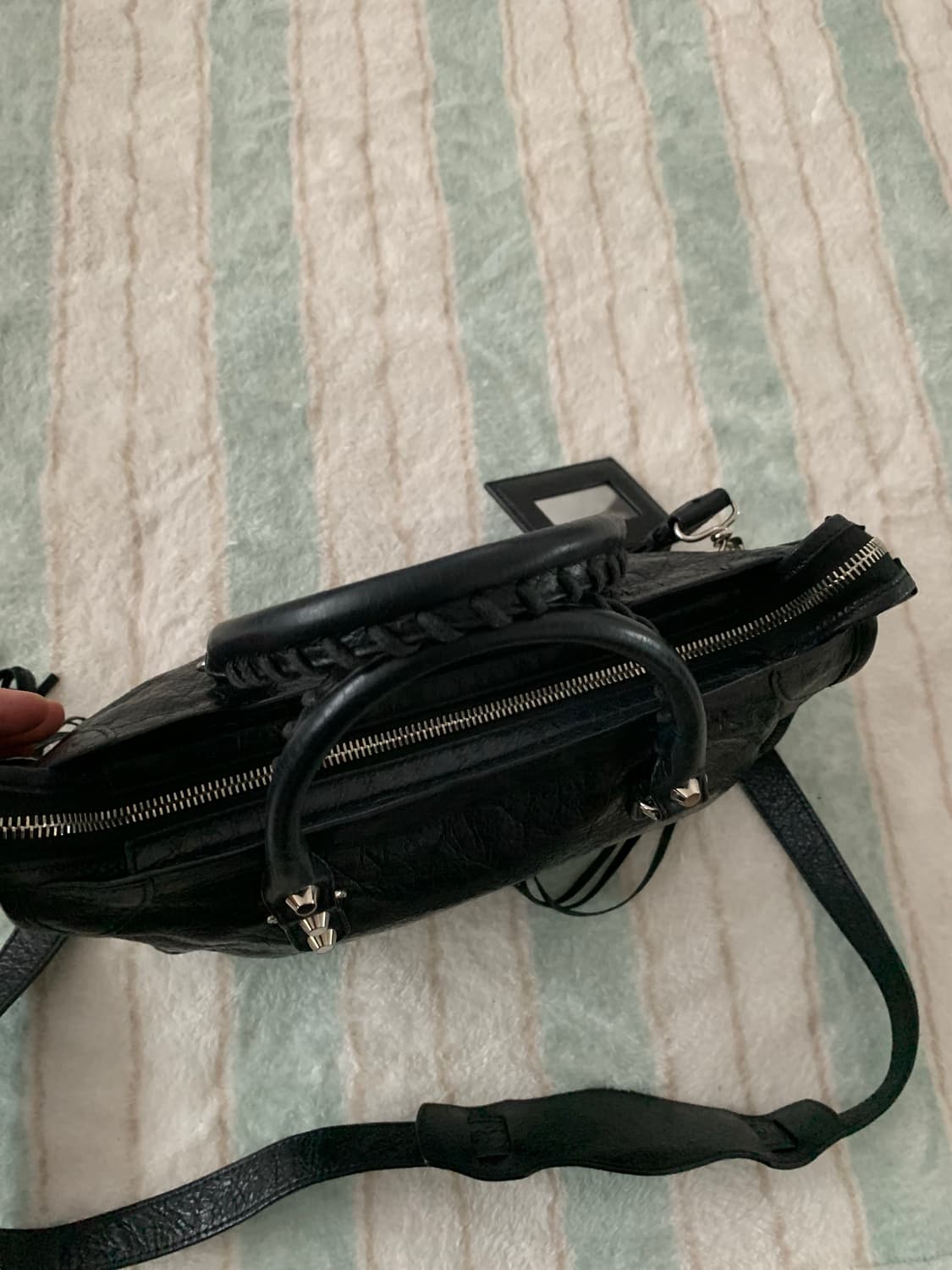 발렌시아가 시티백 모터백 스몰 블랙 정품 상품이미지10