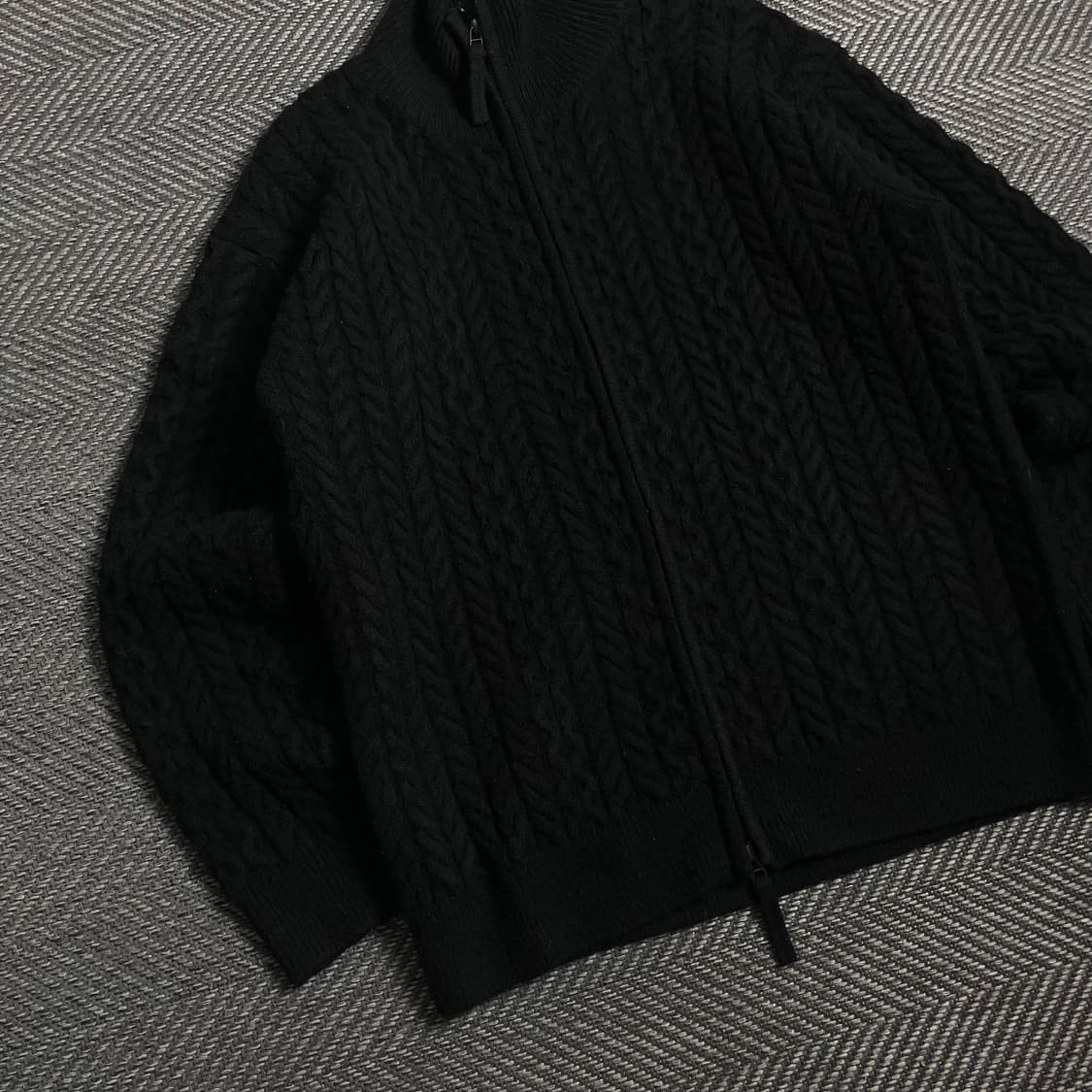 LOGAN 투웨이 미니멀 케이블 꽈배기 니트 집업 블랙 y 4772 상품이미지4