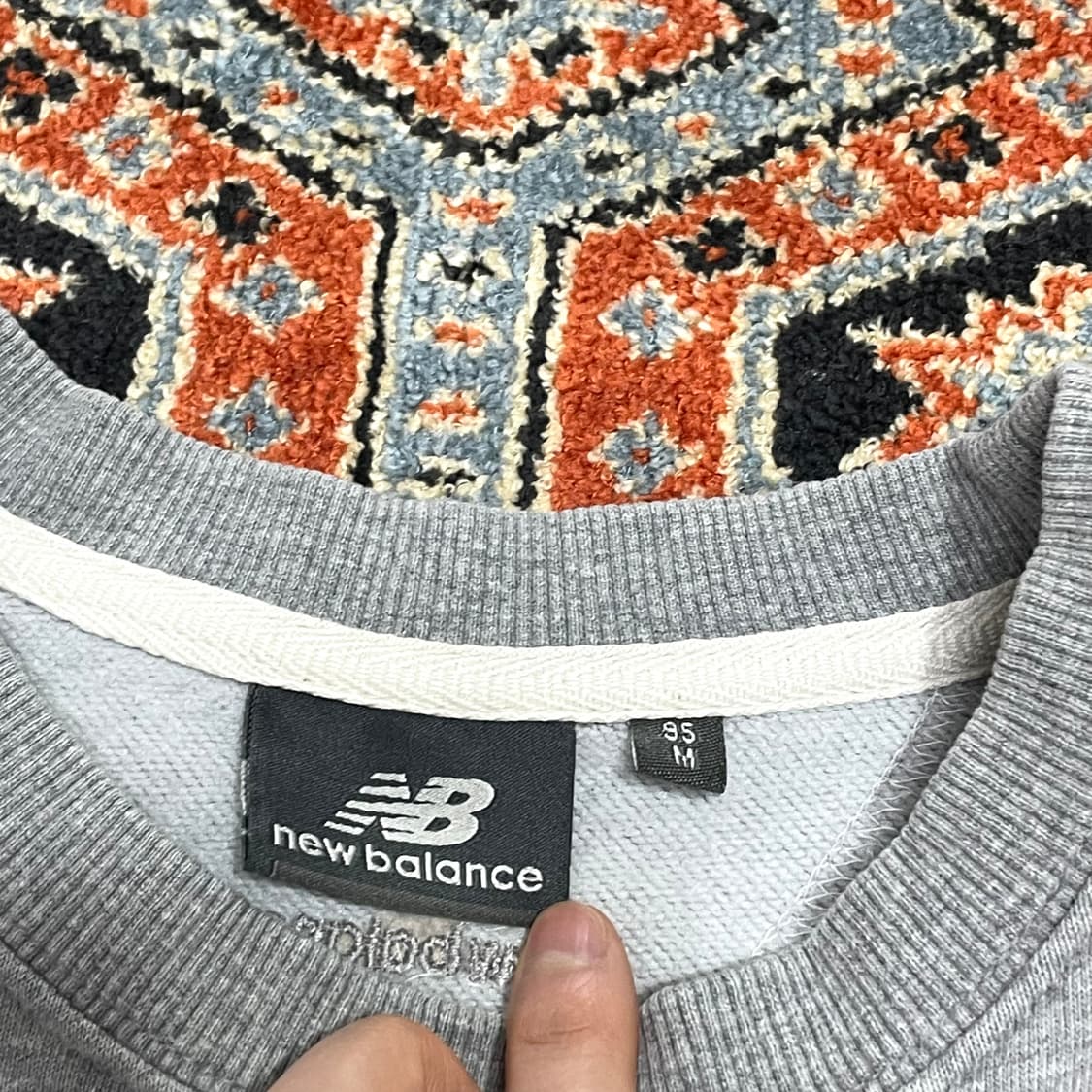 뉴발란스 프린팅 그레이 반팔 맨투맨 남성M 상품이미지3