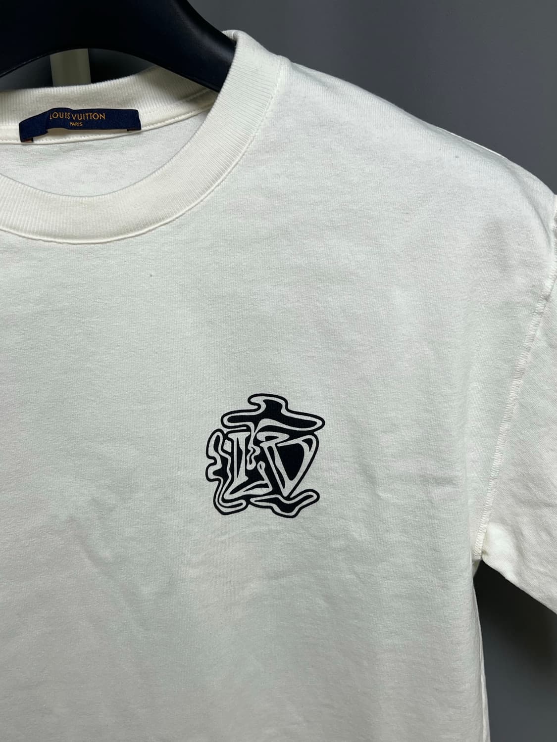 [정품] 새상품급 / M 루이비통 LV 로고 코튼 반팔 화이트 상품이미지4