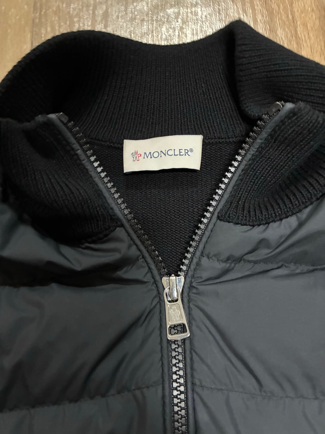 몽클레어 패딩 코튼 집업 가디건 블랙 - 24SS (M) 상품이미지4