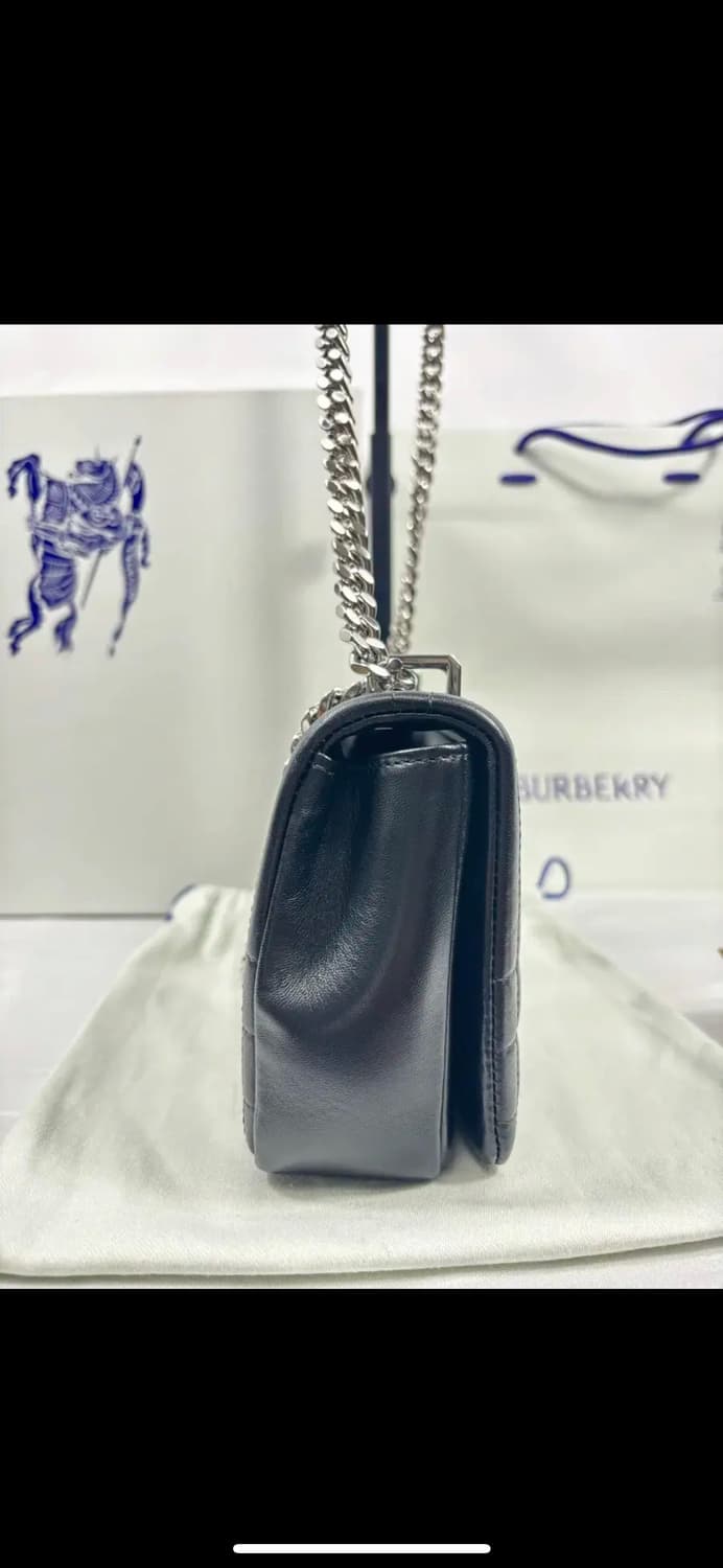 (새상품)버버리 퀼팅 램스킨 스몰 롤라 백 블랙 8059510 상품이미지3