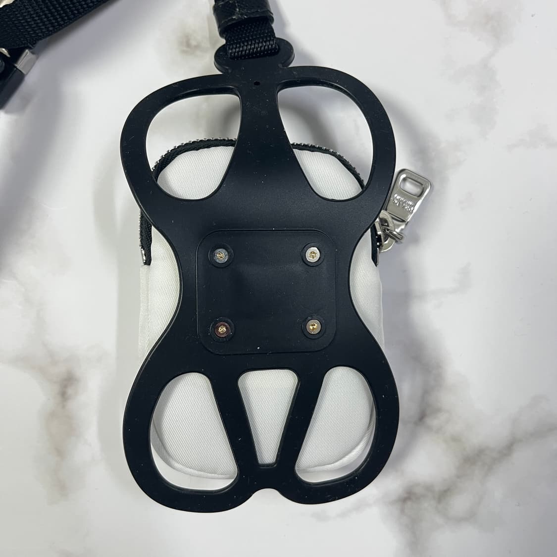 새상품 프라다 리나일론 폰홀더 케이스 스트랩 지갑 파우치 화이트 상품이미지7