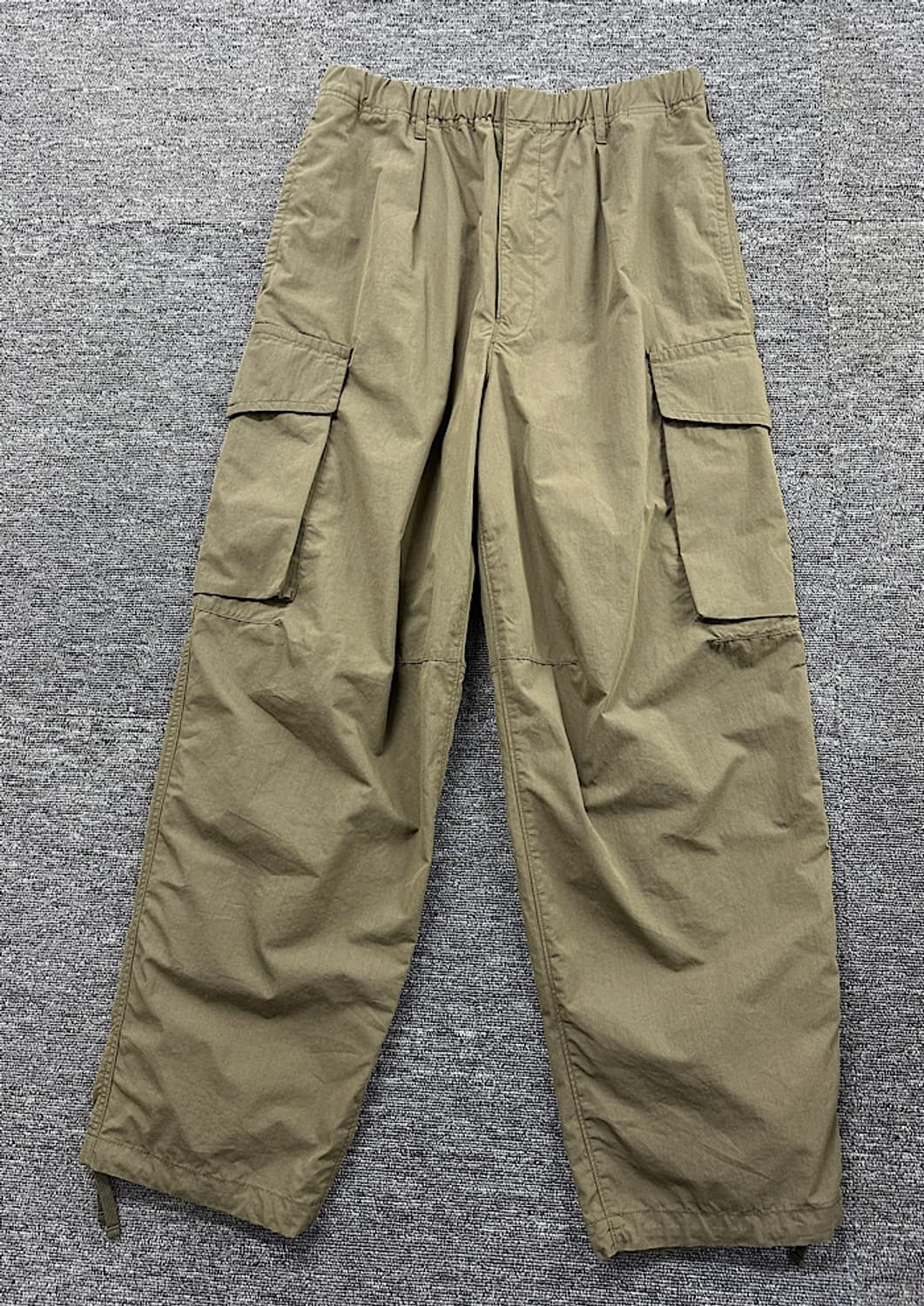 유니클로 U 와이드핏 파라슈트 카고팬츠 M 상품이미지1