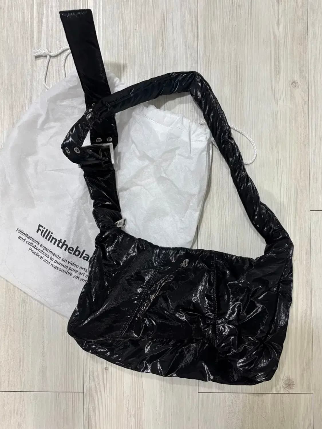 필인더블랭크 호보백 블랙 상품이미지1