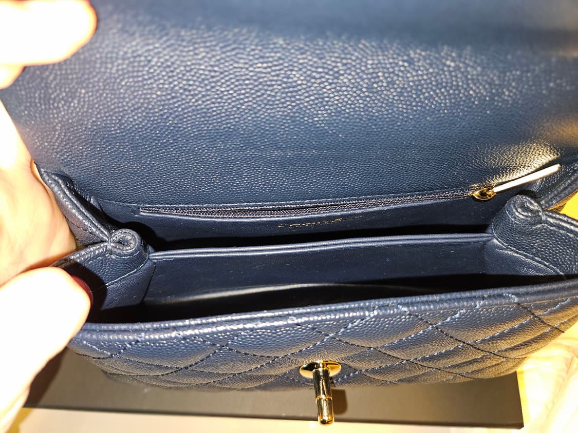 샤넬 코코핸들 스몰 네이비 금장 풀박 상품이미지6