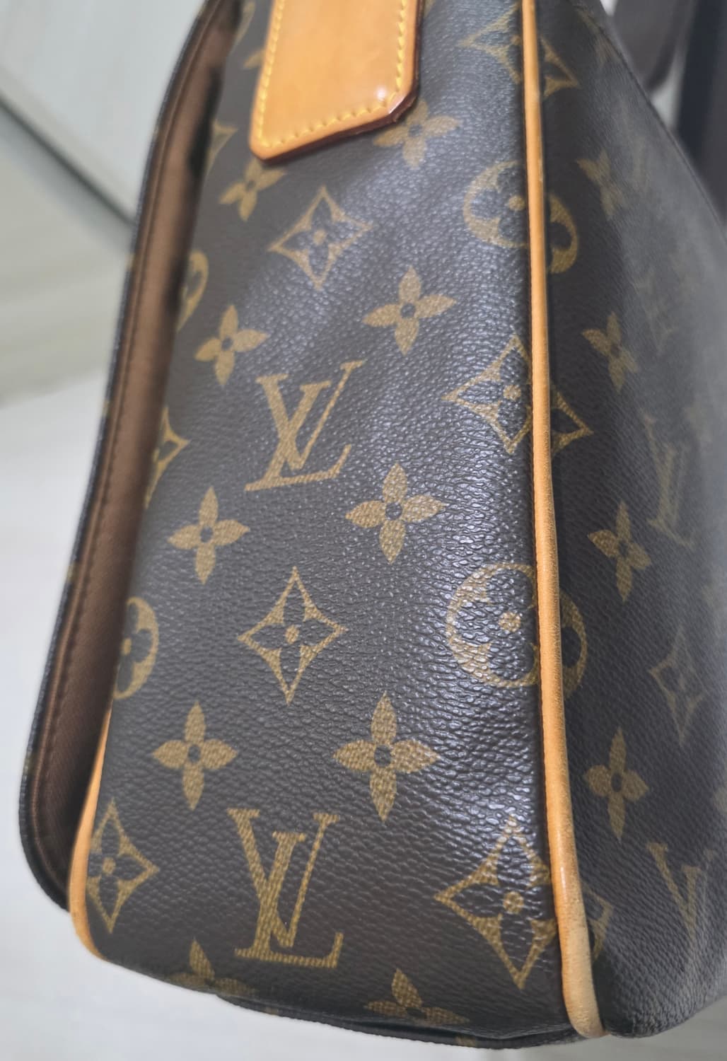 루이비통 발미 MM 모노그램 크로스백 상품이미지8