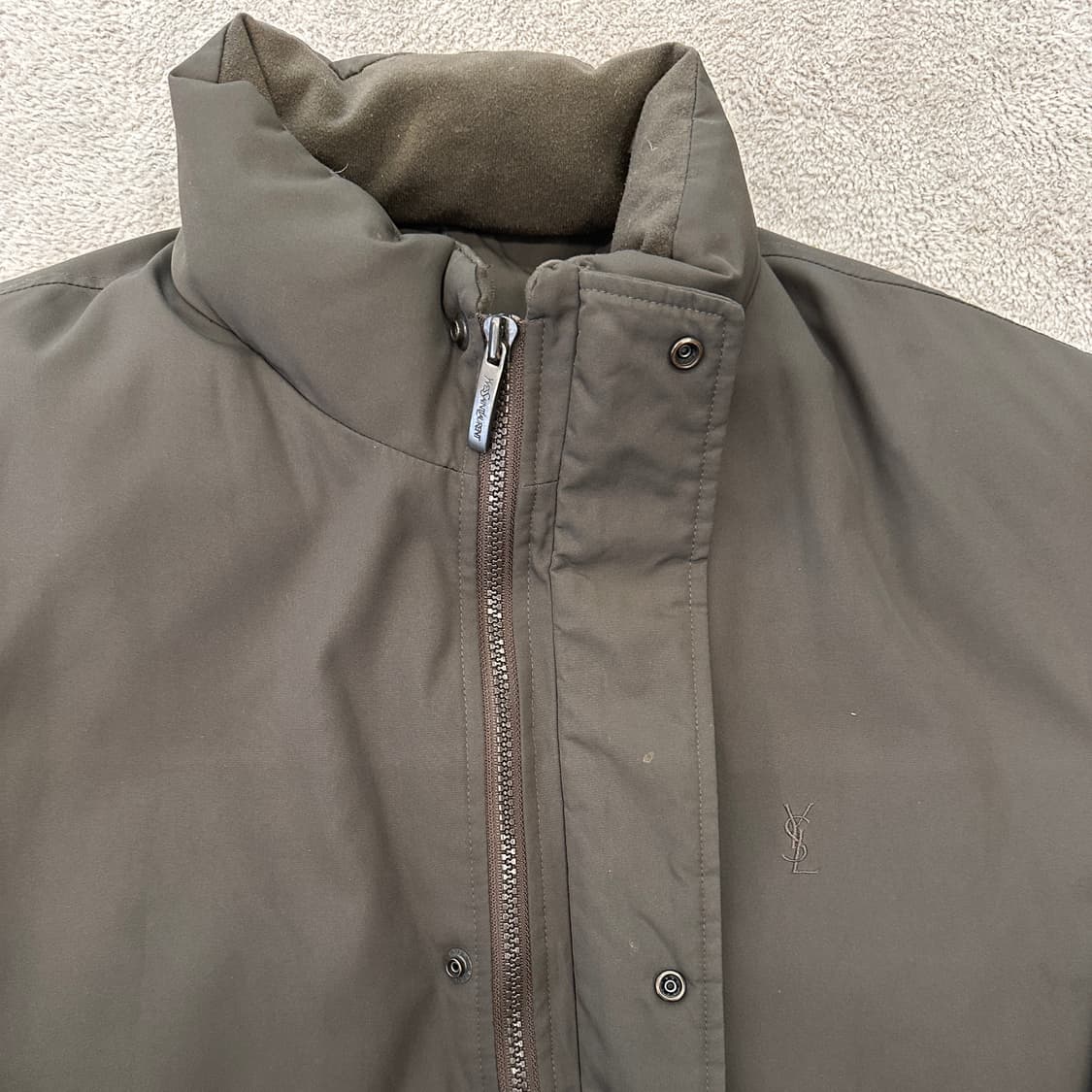 입생로랑 스몰 로고 다운 패딩 상품이미지3