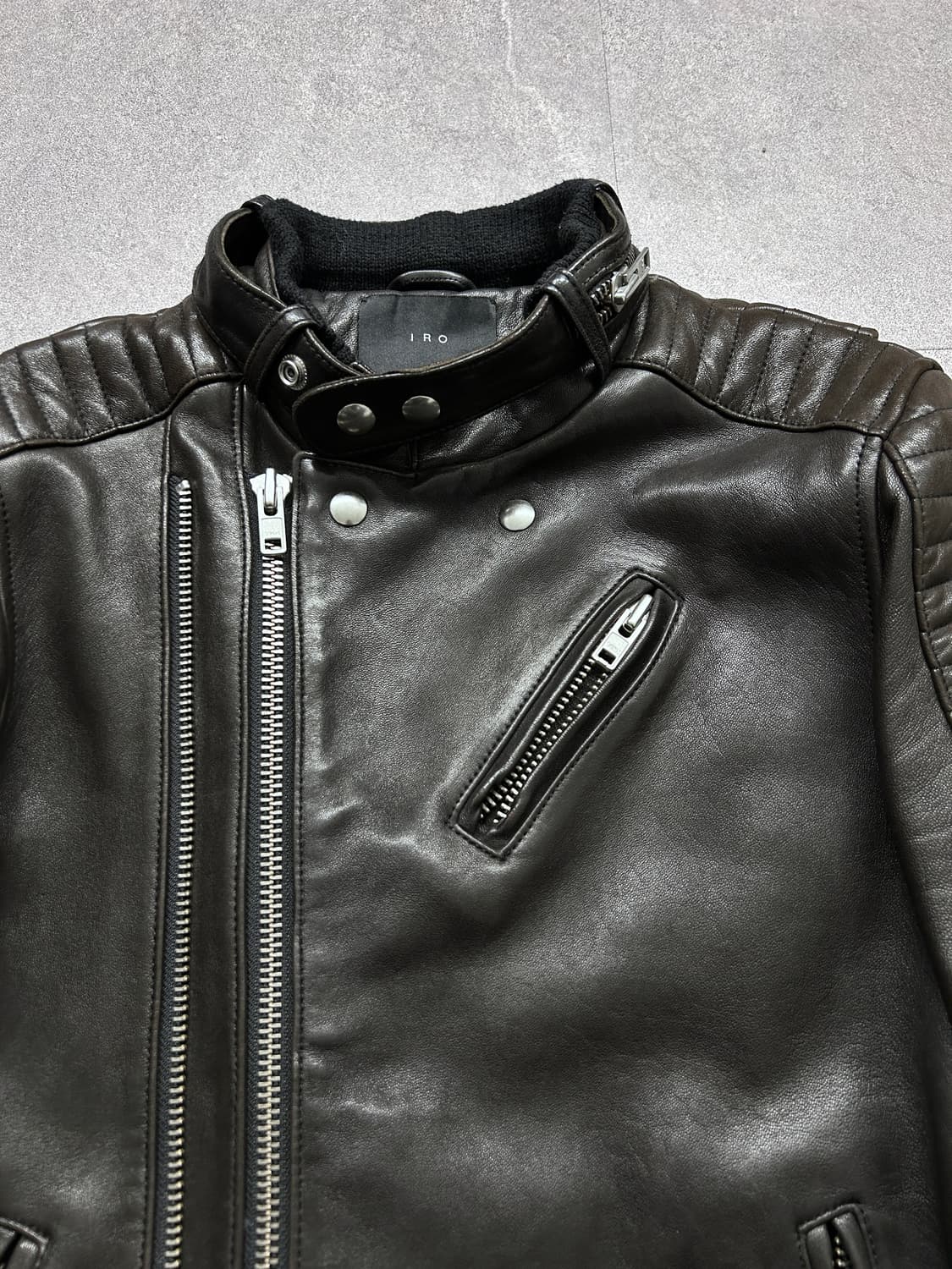 Iro 퀼티드 판넬 더블 짚 램스킨 자켓 상품이미지2