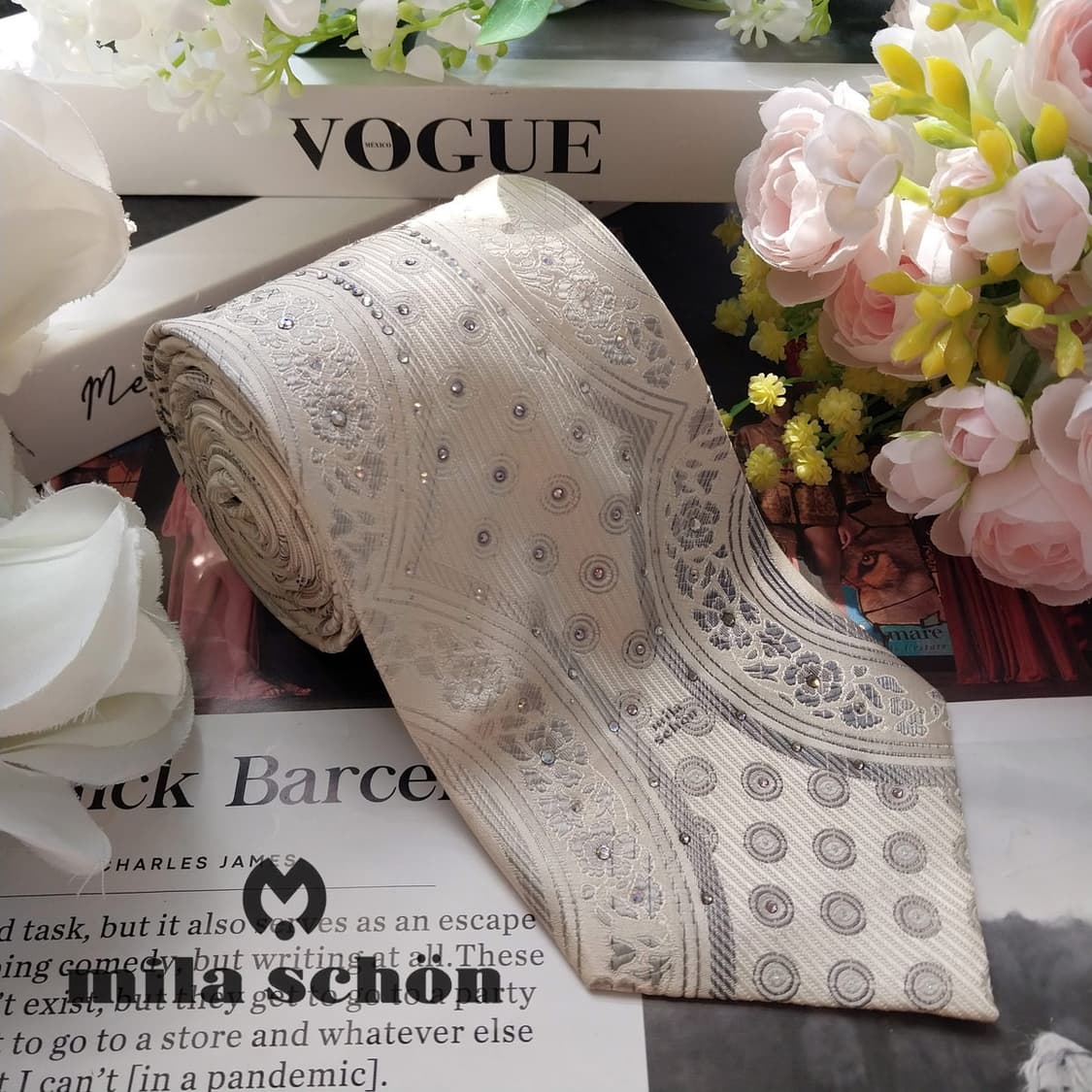 밀라숀 실크 아이보리 플라워 패턴 넥타이 9.3cm A+등급 K2361
 상품이미지1