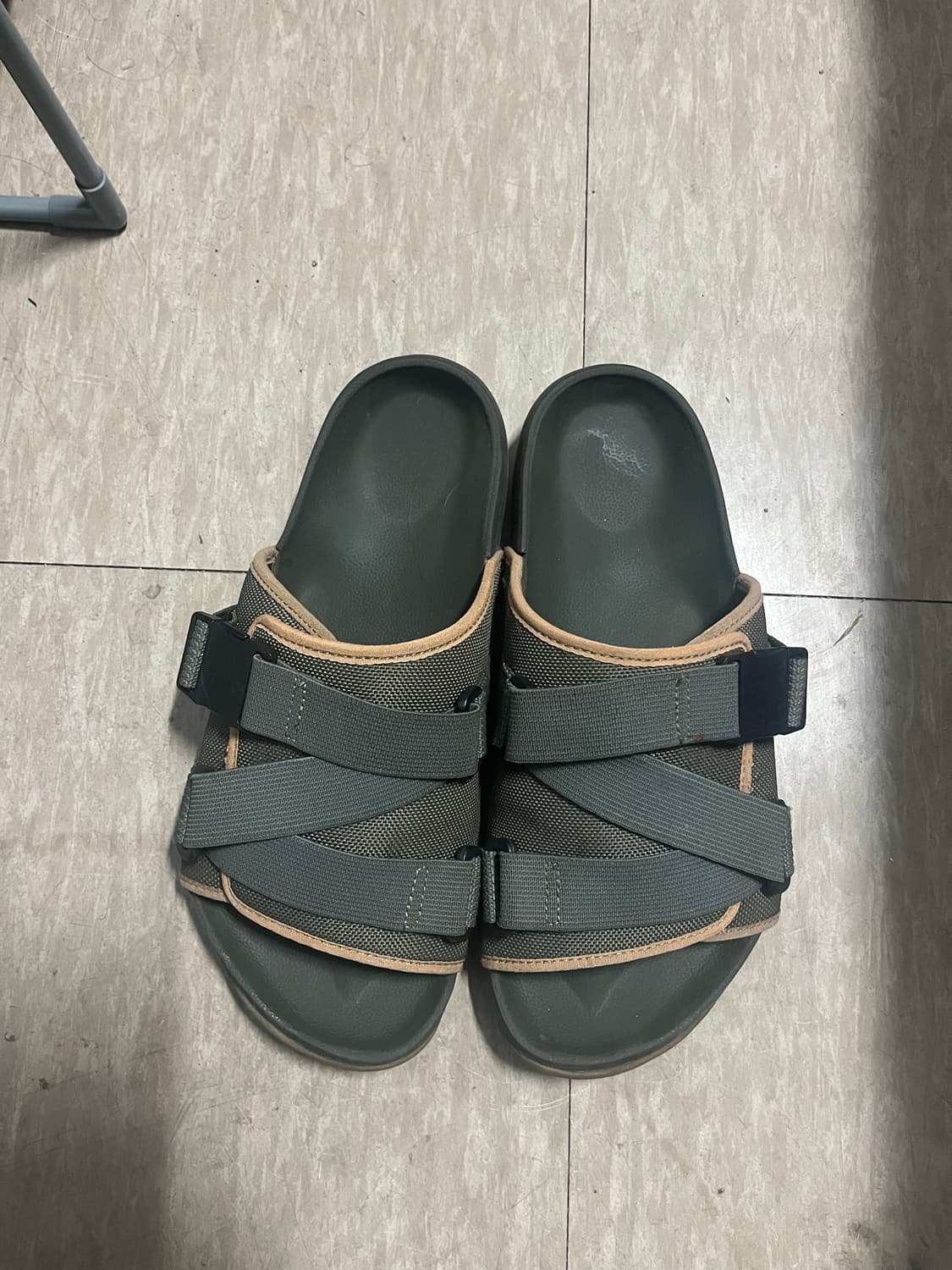 노스페이스 카키색 스트랩 슬리퍼 상품이미지1