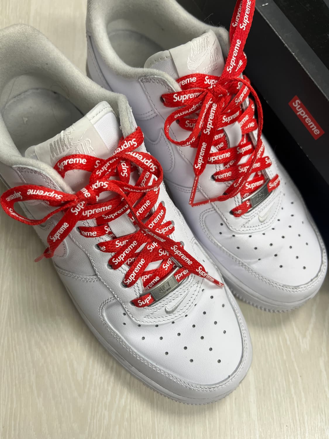 나이키 에어포스 1 로우 SP 슈프림 화이트250 상품이미지2