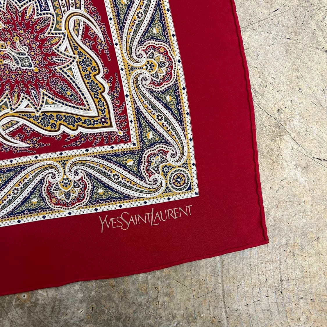 입생로랑 페이즐리 실크 스카프 상품이미지2