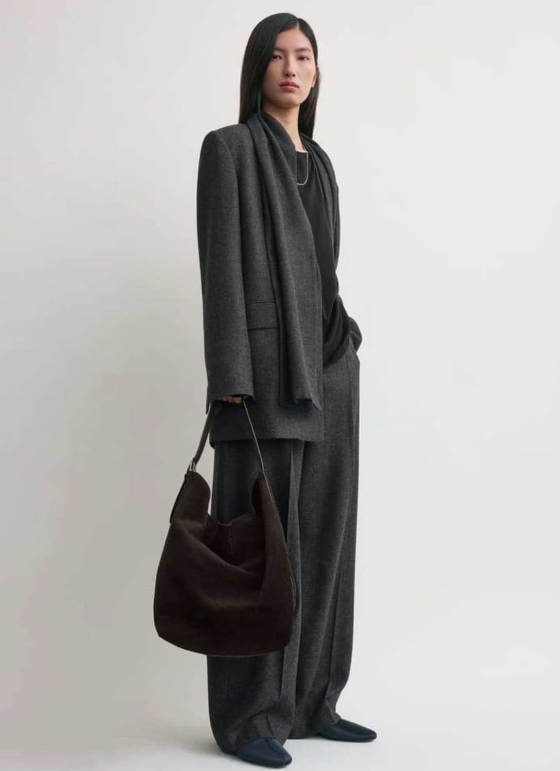 토템 TOTEME 스웨이드 숄더백 상품이미지2