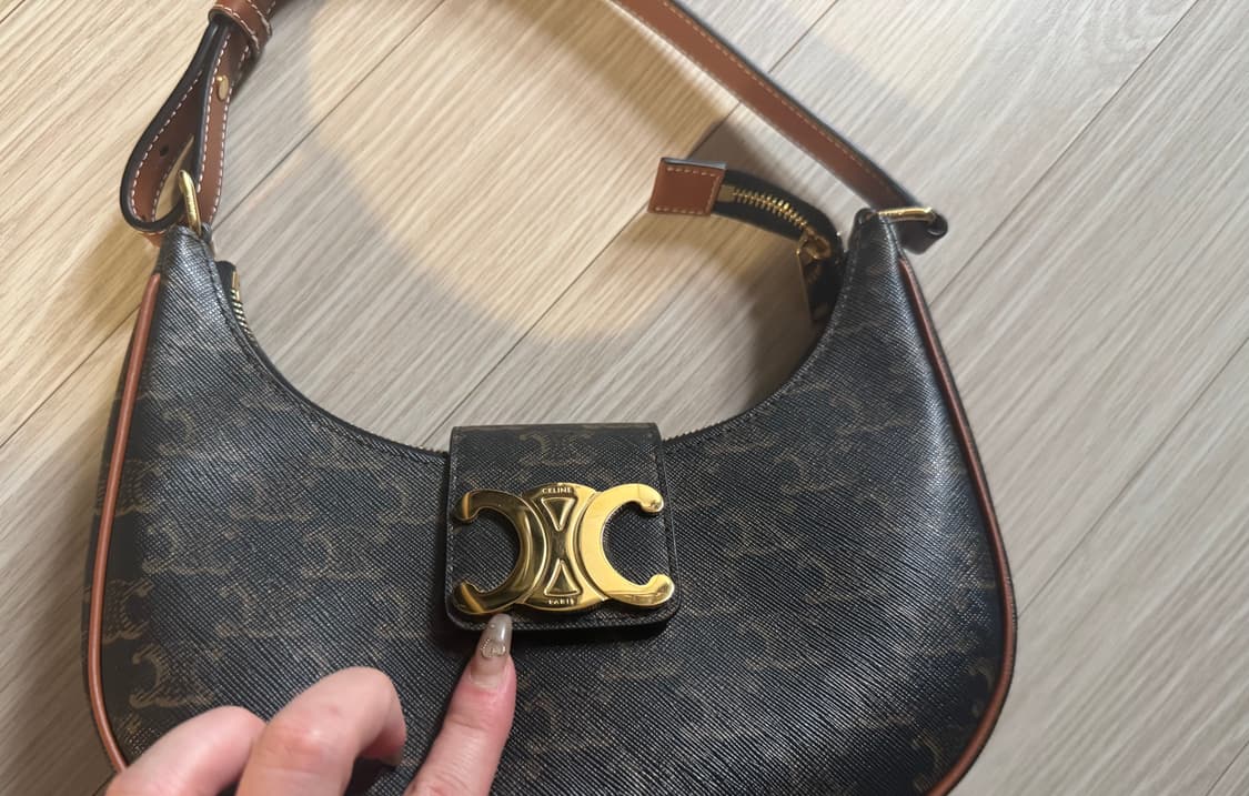 셀린느 미디엄 트리옹프 아바 백 상품이미지2