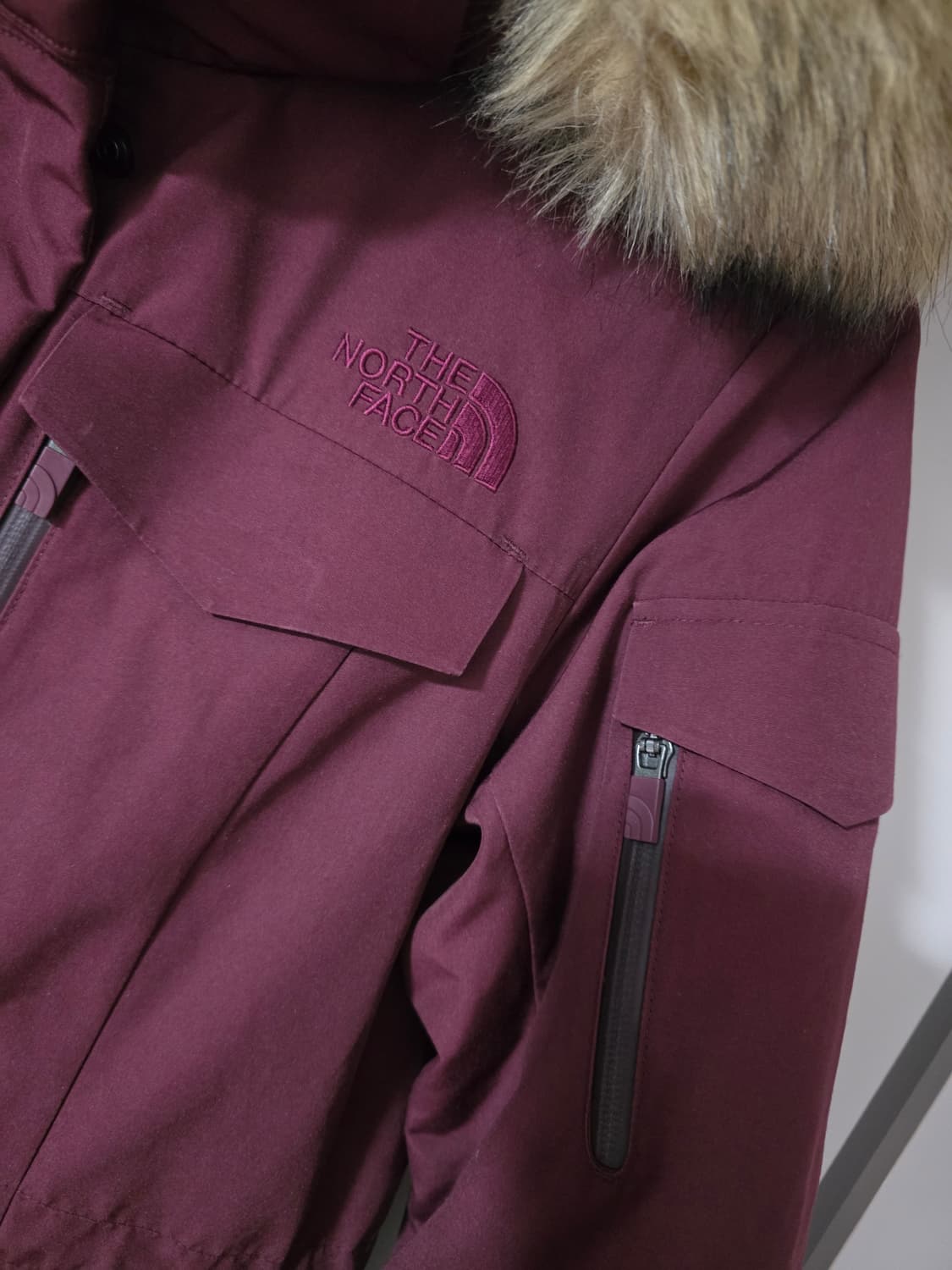 노스페이스 화이트라벨  
여성 강소라 구스다운 뉴그랜트 다운파카. 상품이미지5