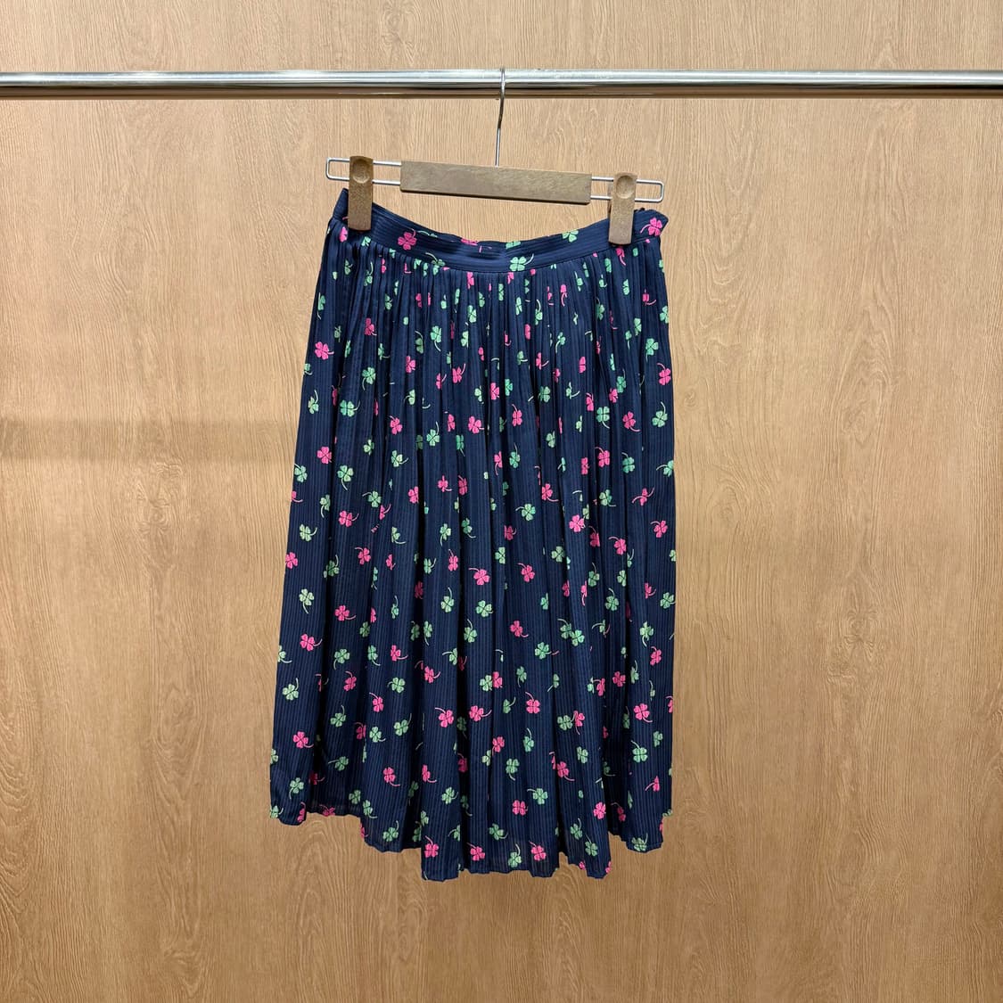 셀린느 밴딩 프렌치 플리츠 스커트 플라워 패턴 디테일 네이비 상품이미지2