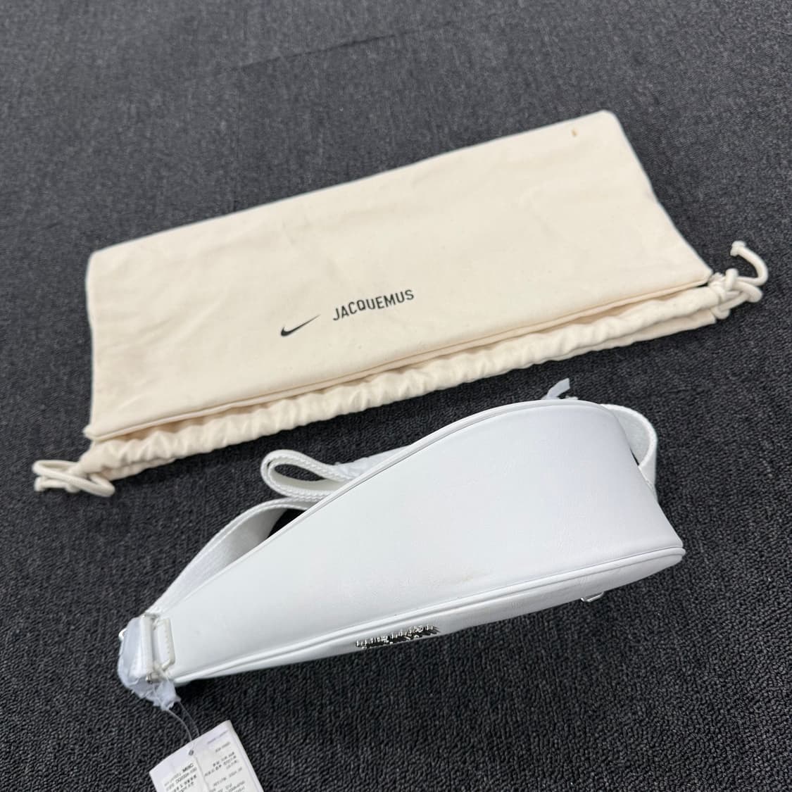 나이키 x 자크뮈스 스우시 르 삭 스몰 크로스백 상품이미지7