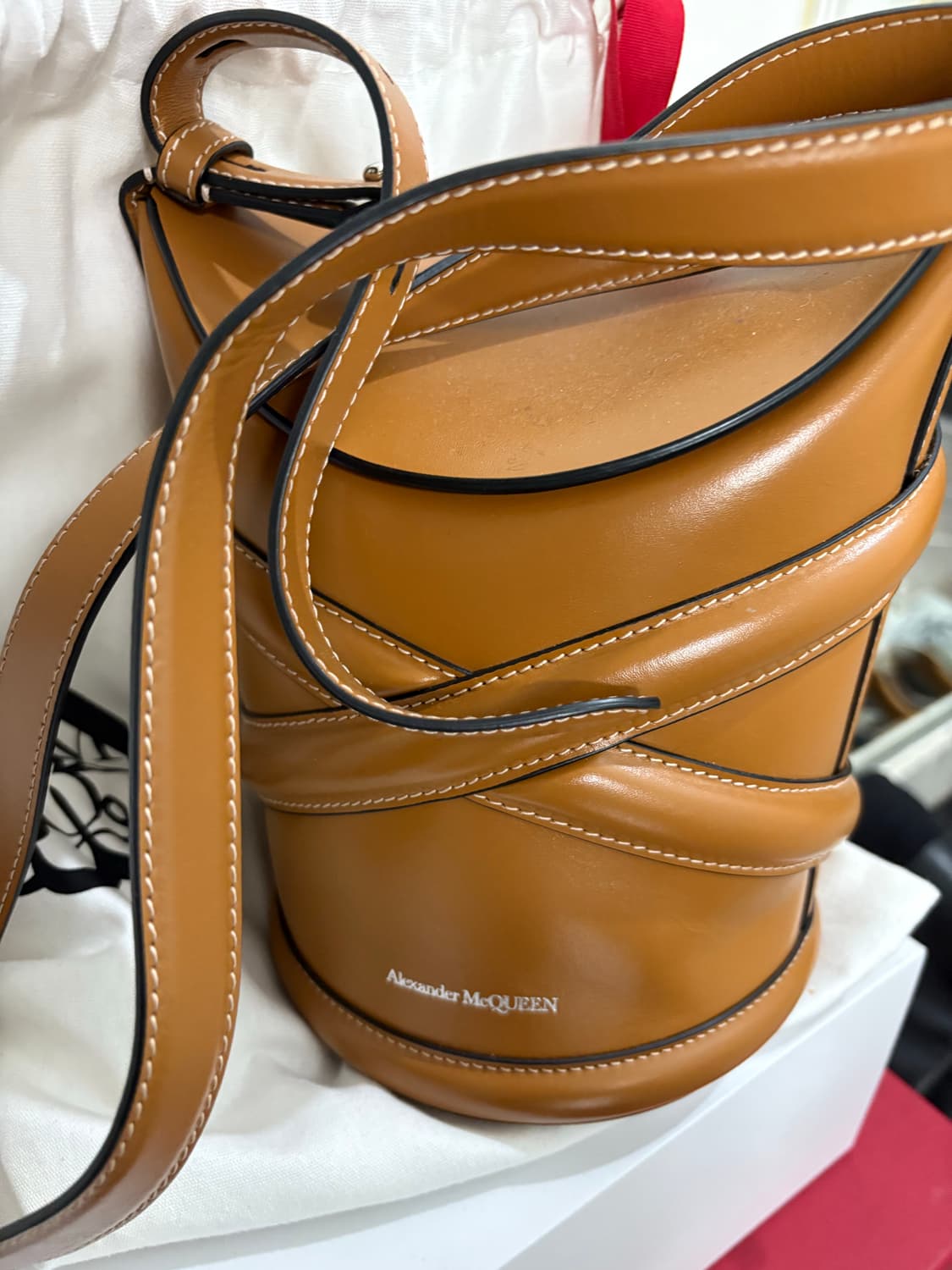  알렉산더 맥퀸 커브백 탄 상품이미지2