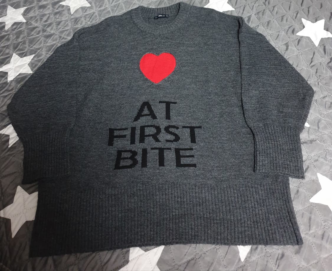 자라 오버사이즈 하트 샤크 라운드 니트 스웨터 다크그레이 (S) 상품이미지1