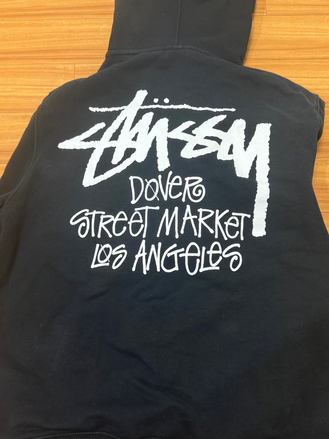 스투시 도버스트릿마켓 LA 후드 집업 블랙 상품이미지3
