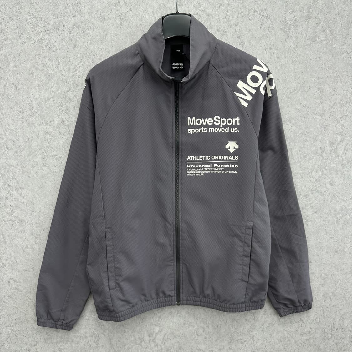 100 데상트 남자 트레이닝 집업 자켓 상품이미지1