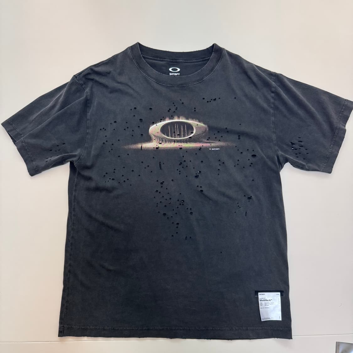 새티스파이x오클리 모스테크 에이지드 티셔츠(L) 팝니다. 상품이미지3