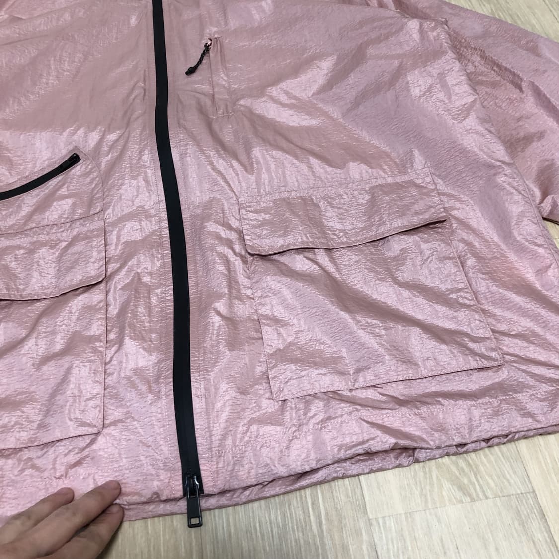 (2) 새상품 디미트리 블랙 2WAY 나일론 메탈후드 윈드브레이커 핑크 상품이미지9