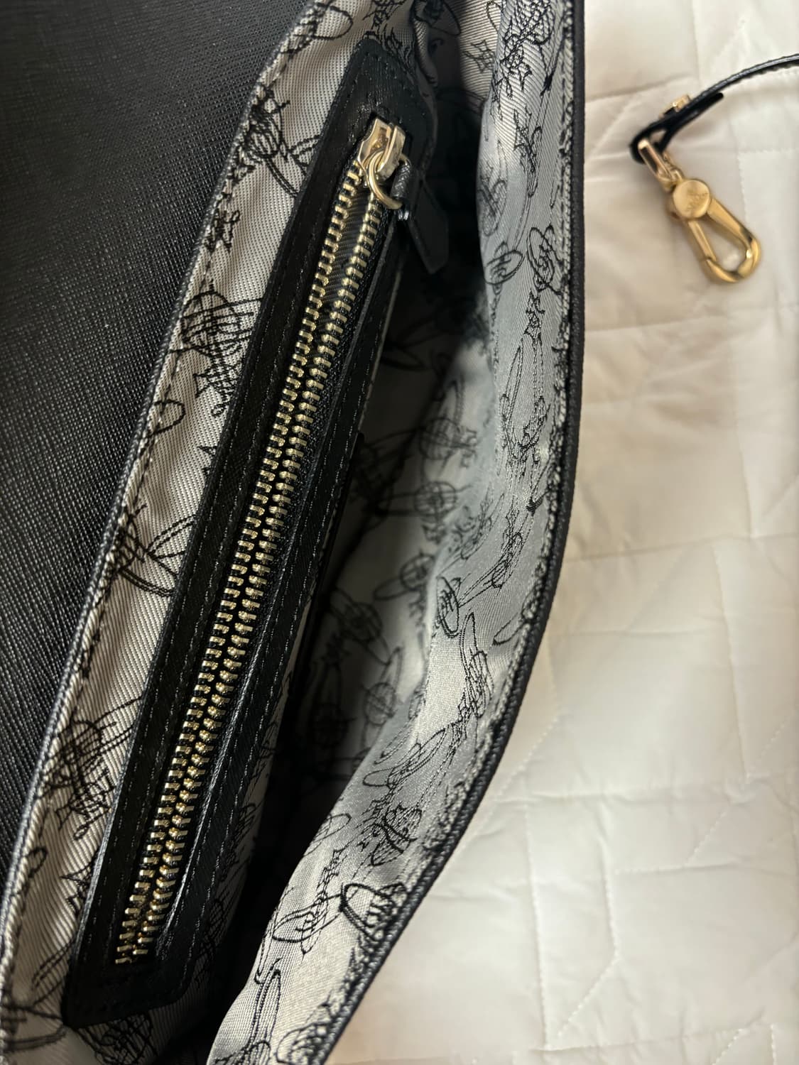 비비안웨스트우드 빅토리아 크로스 백 상품이미지6