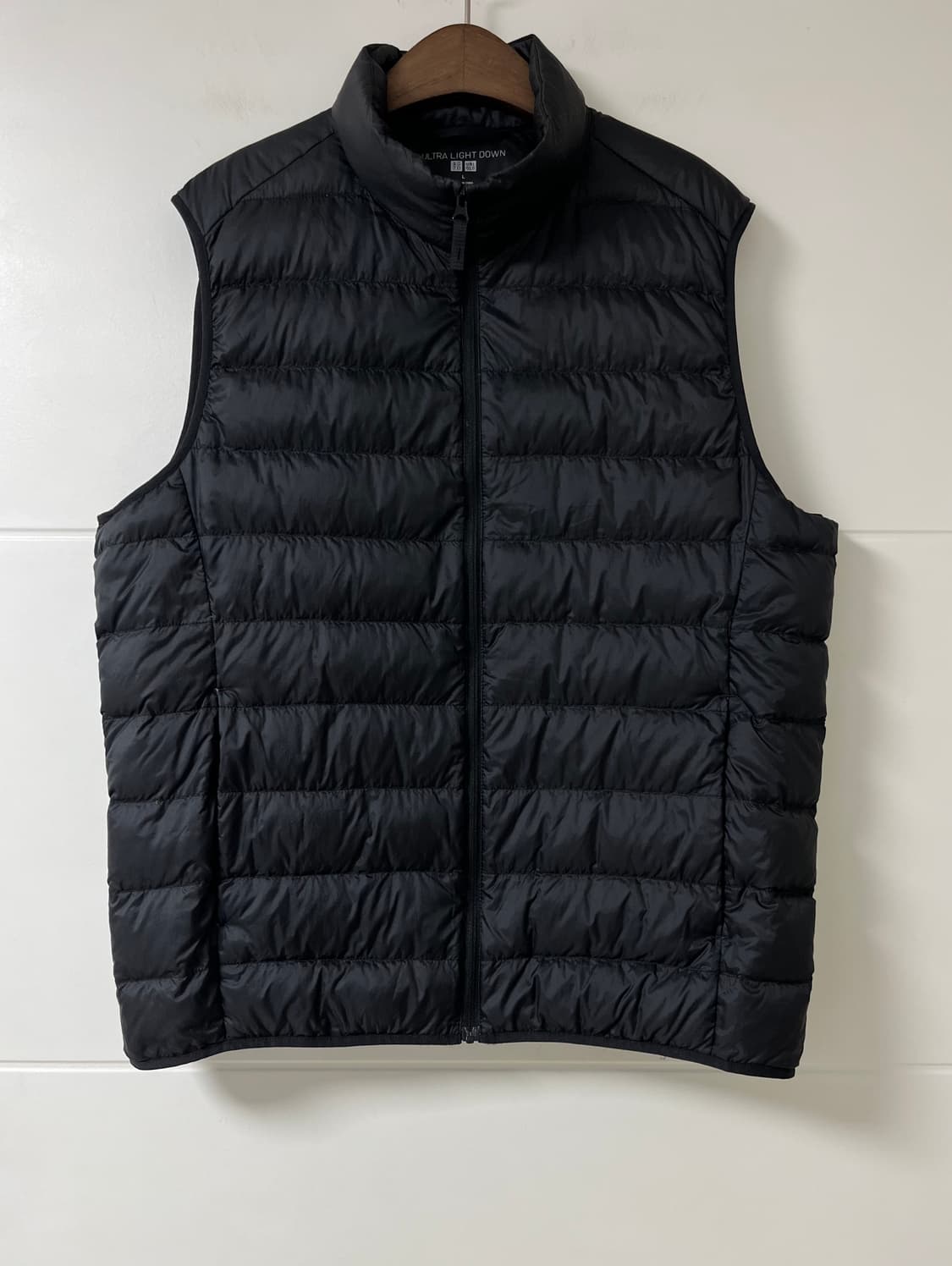 유니클로 경량 패딩 조끼 울트라 상품이미지1