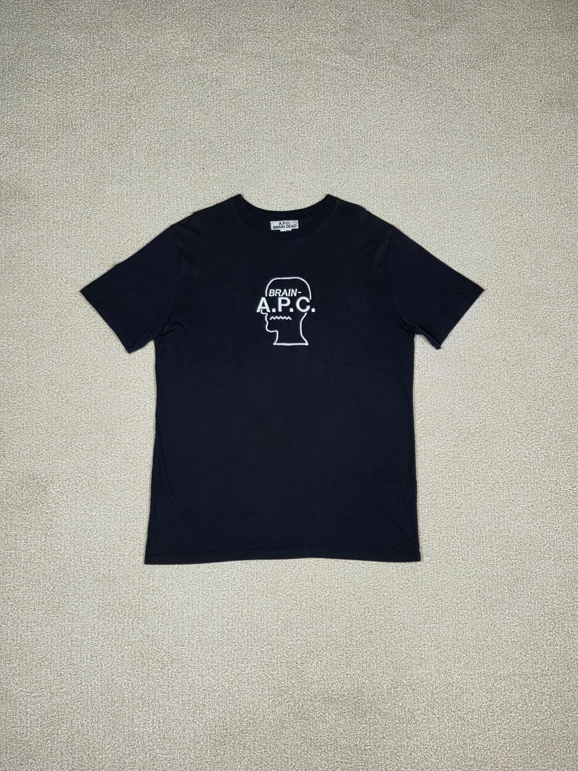 [A.P.C. x 브레인 데드] 로고 반팔 티셔츠 | S00036 상품이미지1