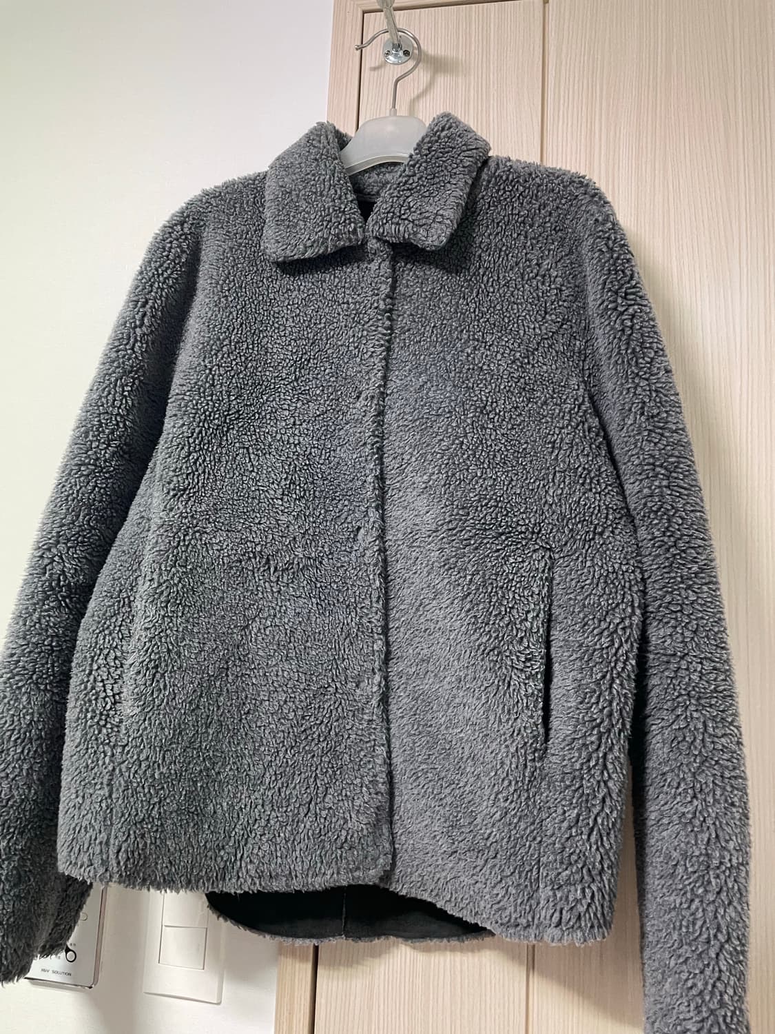 에잇세컨즈 그레이 프론트 포켓 스냅 버튼 뽀글이 점퍼 55 상품이미지2