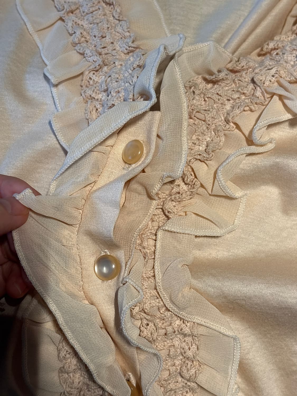 Cream Ruffle Muse Tee 상품이미지6