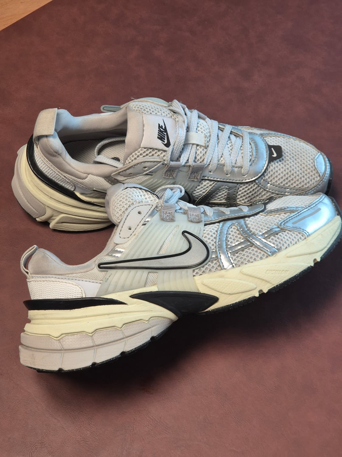 실착용2회 235 (6.5us) 정품 나이키V2K런 서밋 런닝화  상품이미지10