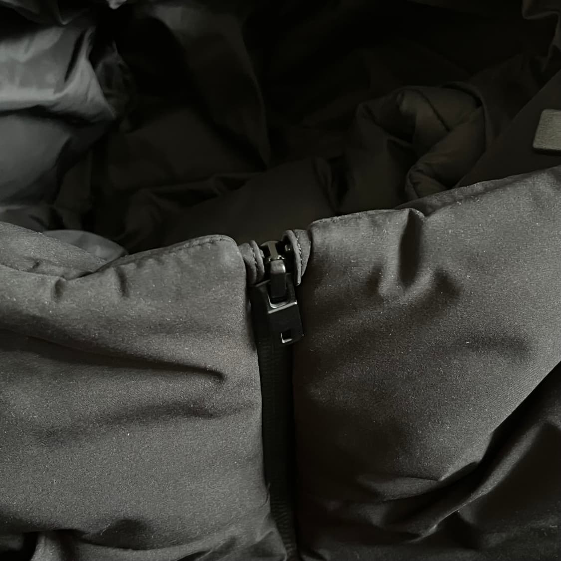 유니클로 심리스다운파카 블랙 S 상품이미지2