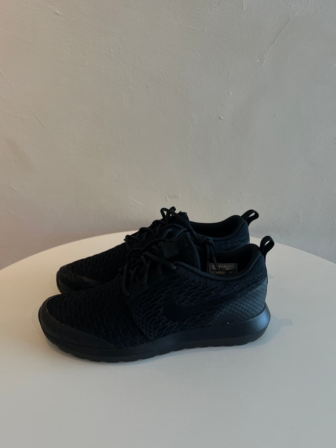 (240) 나이키 러닝화 로쉐런 NM 플라이니트 SE '트리플 블랙' 상품이미지5