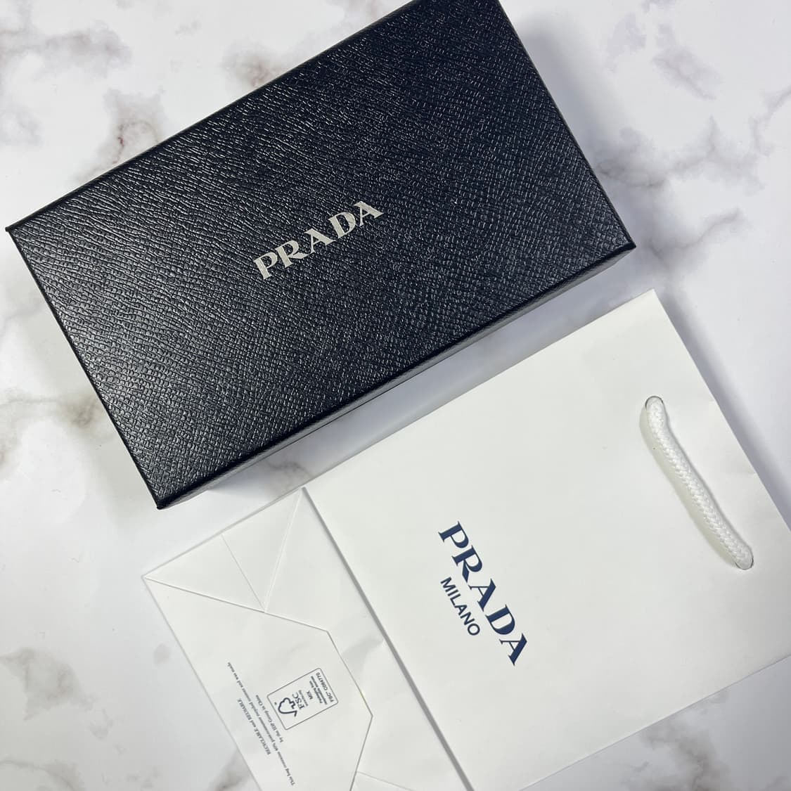 새상품 프라다 리나일론 폰홀더 케이스 스트랩 지갑 파우치 화이트 상품이미지9
