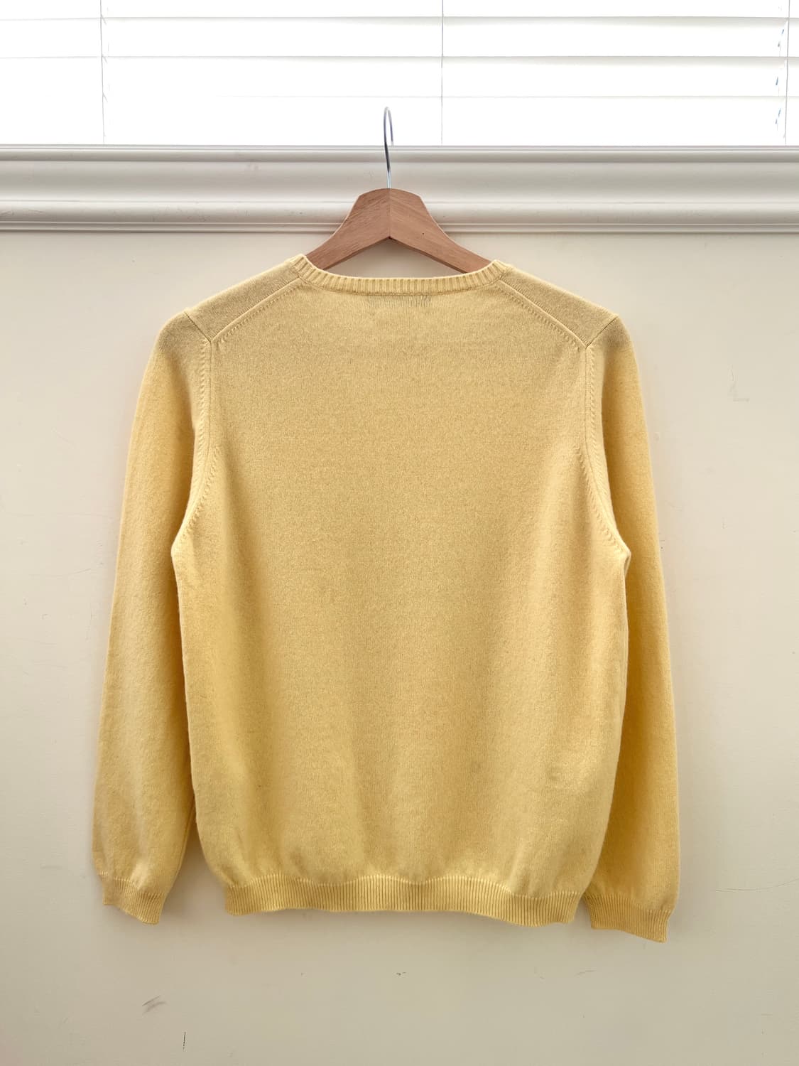 100% 캐시미어 라이트 옐로 라운드넥 니트 상품이미지4